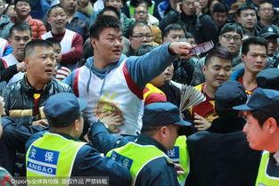浙江球迷爆料视频,揭秘赛场幕后精彩瞬间 第3张 浙江球迷爆料视频,揭秘赛场幕后精彩瞬间 第3张
